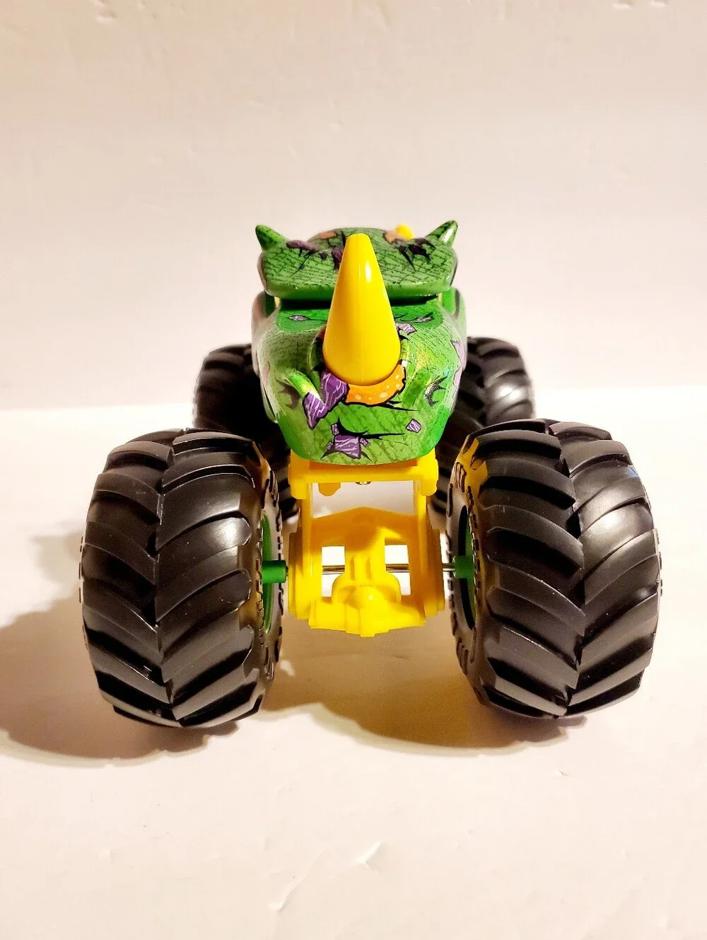 Hot Wheels Monster Trucks 1:24 Scale Rhinomite Green Die-Cast Mattel Toy Truck